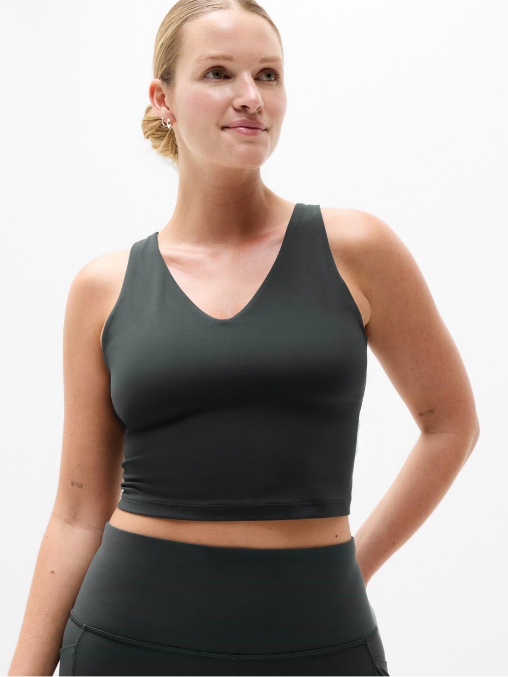 NWT Athleta Transcend V-Neck Crop Elm Top Size Medium Best for A-C Cups